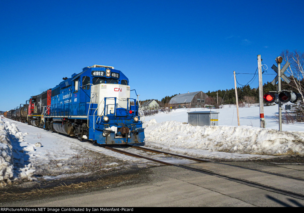 559 hits Rioux Road with new CN 4912 leading